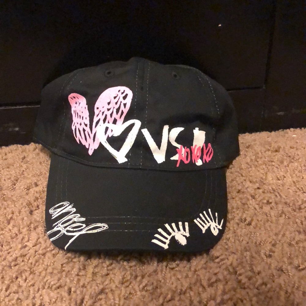 New Victoria’s Secret graffiti hat